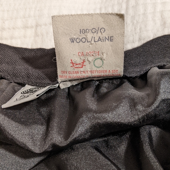 Vintage black wool skirt w pockets! - Picture 3 of 7